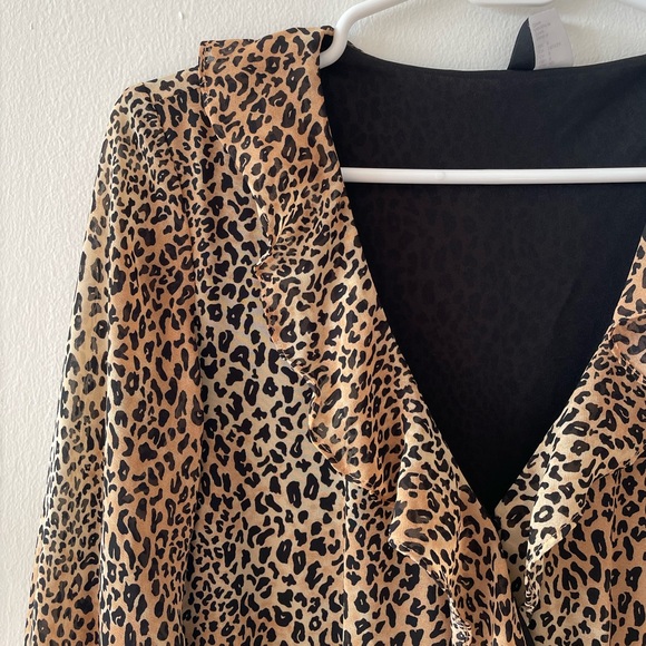 leopard long sleeve flowy dress - Picture 9 of 9